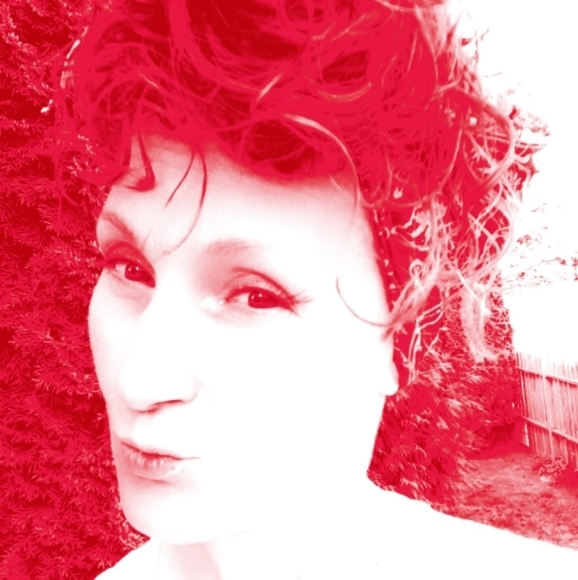 Meet your Posher, Kym - Picture 1 of 1